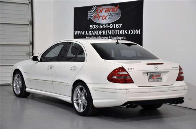 Mercedes-Benz E Class 2006 photo 2