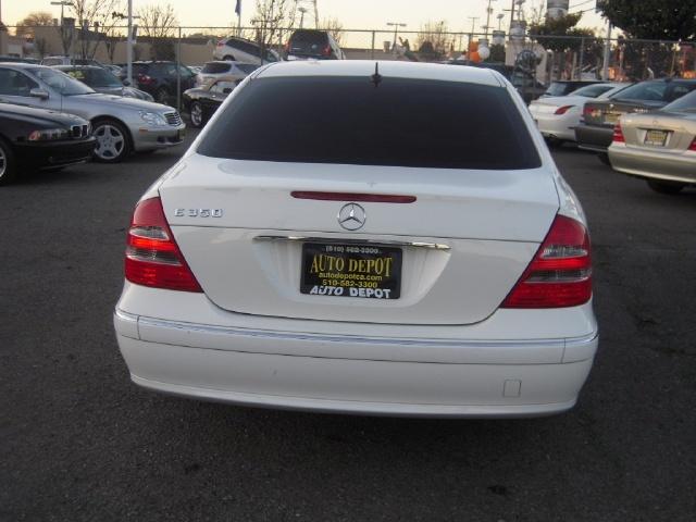 Mercedes-Benz E Class 2006 photo 2