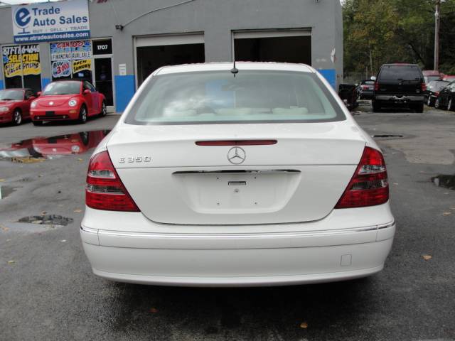 Mercedes-Benz E Class 2006 photo 2