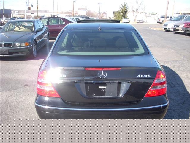 Mercedes-Benz E Class 2006 photo 2