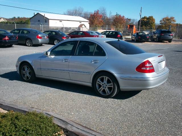 Mercedes-Benz E Class 2006 photo 2
