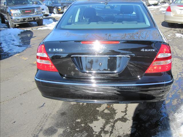 Mercedes-Benz E Class 2006 photo 2