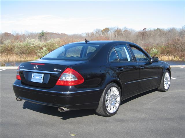 Mercedes-Benz E Class 2007 photo 2