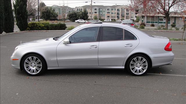 Mercedes-Benz E Class 2007 photo 1