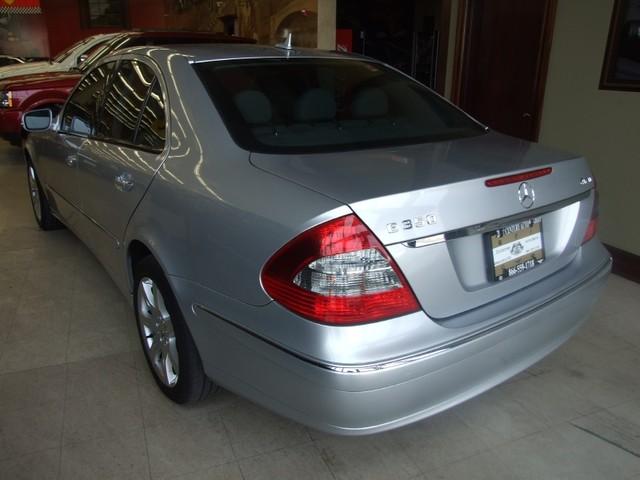 Mercedes-Benz E Class 2007 photo 4