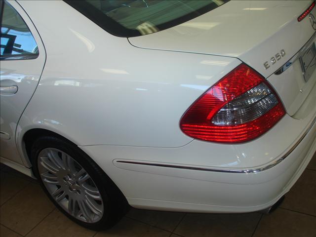 Mercedes-Benz E Class 2007 photo 3