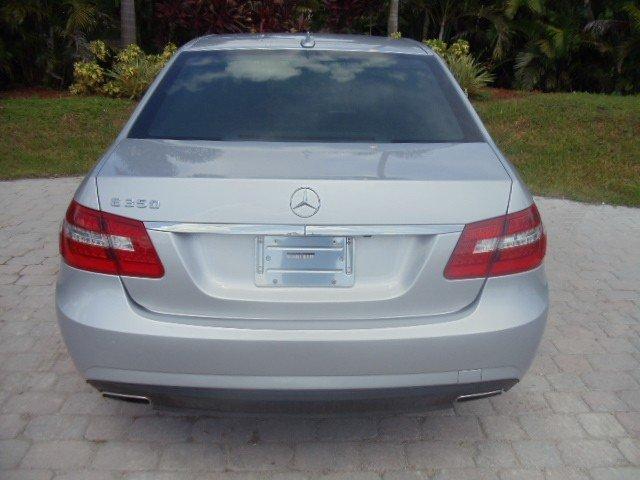 Mercedes-Benz E Class 2010 photo 2