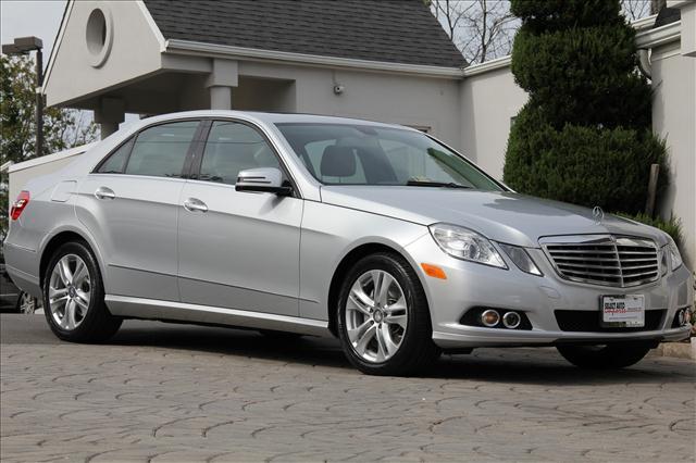 Mercedes-Benz E Class 2010 photo 2