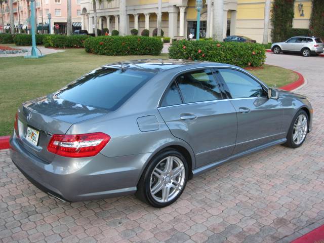 Mercedes-Benz E Class 2010 photo 2