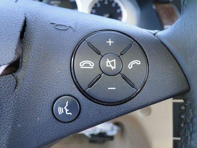 Mercedes-Benz GLK-Class 2011 photo 45