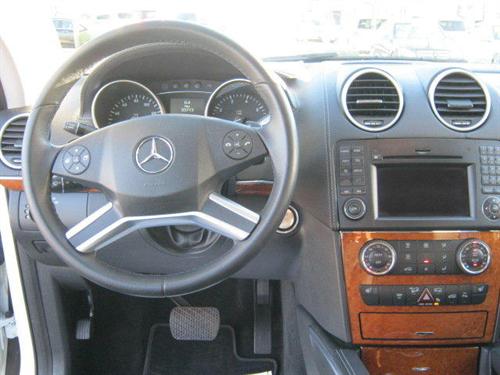 Mercedes-Benz GL Class 2009 photo 2