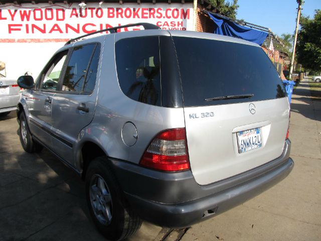 Mercedes-Benz M-Class 1998 photo 2