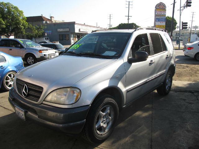 Mercedes-Benz M-Class 1998 photo 3