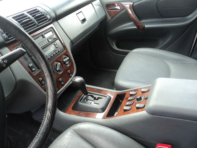 Mercedes-Benz M-Class Regular Cab 4WD SUV