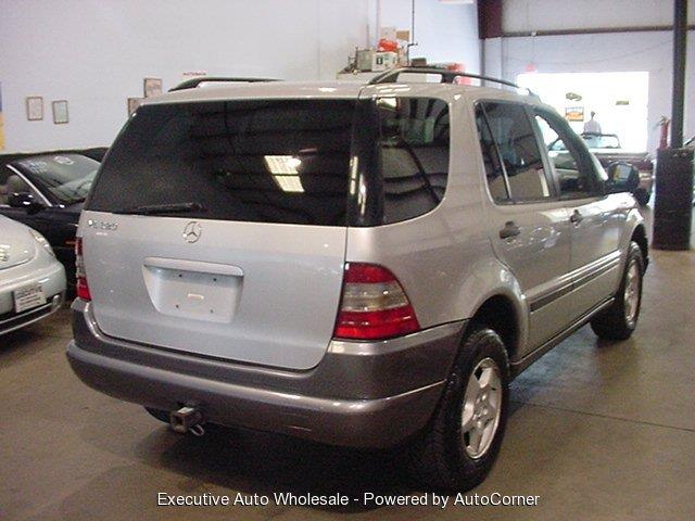 Mercedes-Benz M-Class 1998 photo 1