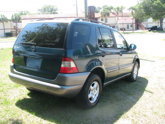 Mercedes-Benz M-Class AWD Wagon Automatic VERY NICE SUV