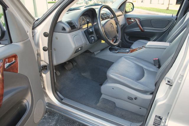 Mercedes-Benz M-Class AWD Wagon Automatic VERY NICE SUV