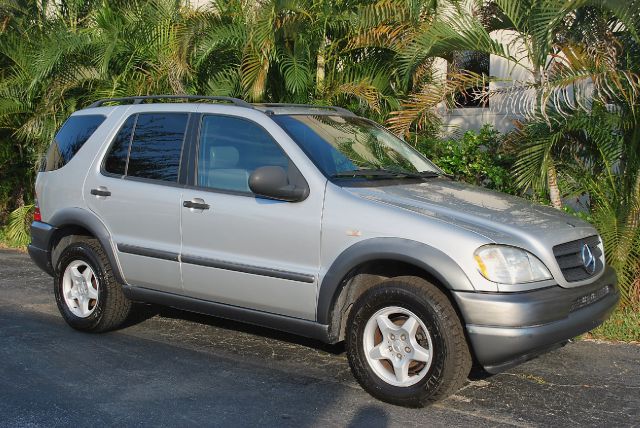 Mercedes-Benz M-Class 1998 photo 3