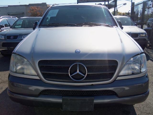 Mercedes-Benz M-Class AWD Wagon Automatic VERY NICE SUV