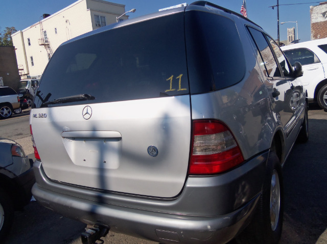Mercedes-Benz M-Class 1998 photo 2