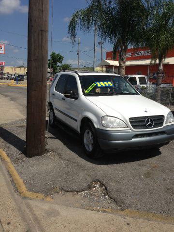 Mercedes-Benz M-Class AWD Wagon Automatic VERY NICE SUV