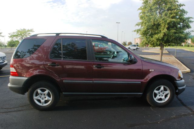 Mercedes-Benz M-Class AWD Wagon Automatic VERY NICE SUV