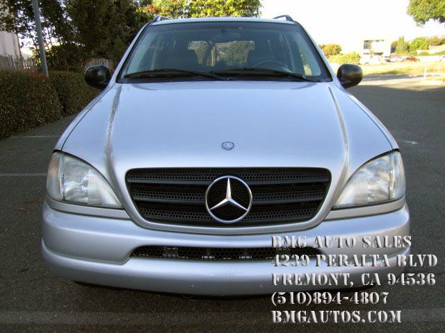 Mercedes-Benz M-Class AWD Wagon Automatic VERY NICE SUV