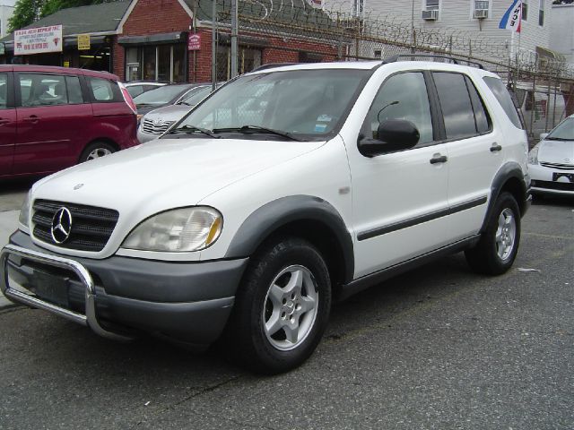 Mercedes-Benz M-Class 1999 photo 1