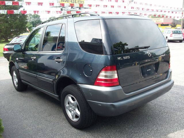 Mercedes-Benz M-Class AWD Wagon Automatic VERY NICE SUV
