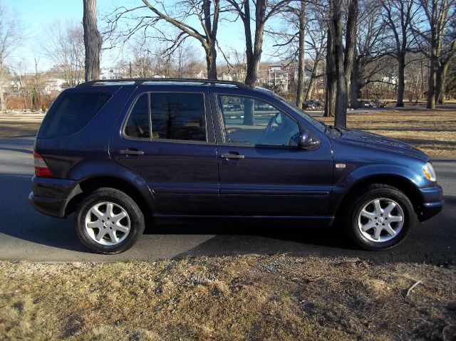 Mercedes-Benz M-Class 1999 photo 1