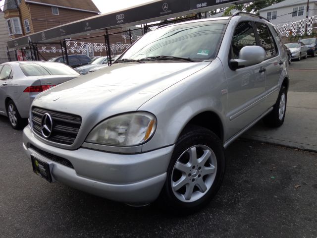 Mercedes-Benz M-Class 3500 SLT Dually SUV