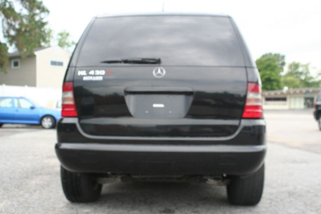 Mercedes-Benz M-Class 3500 SLT Dually SUV