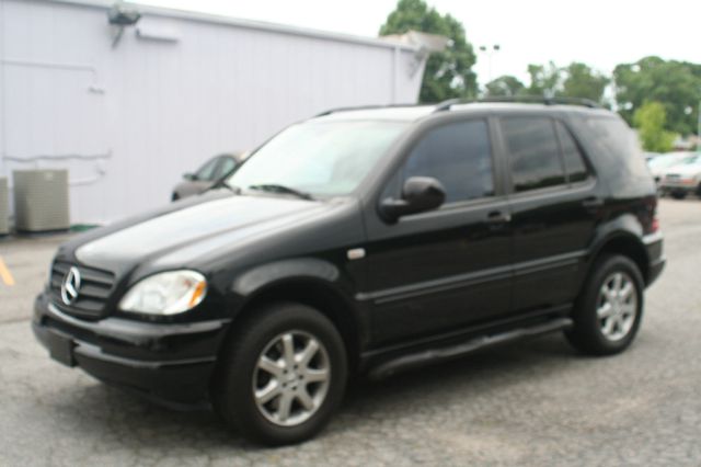 Mercedes-Benz M-Class 2000 photo 2