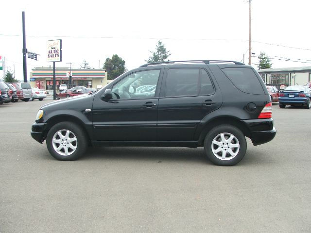 Mercedes-Benz M-Class 2000 photo 1