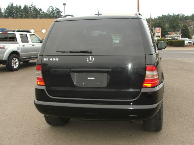 Mercedes-Benz M-Class 2000 photo 3