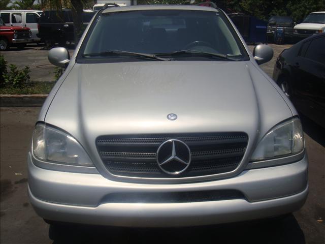 Mercedes-Benz M-Class 2000 photo 1