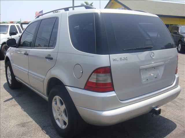 Mercedes-Benz M-Class 2000 photo 3