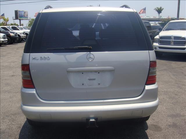 Mercedes-Benz M-Class 2000 photo 4