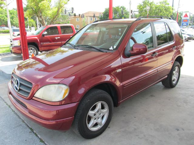 Mercedes-Benz M-Class 2000 photo 2