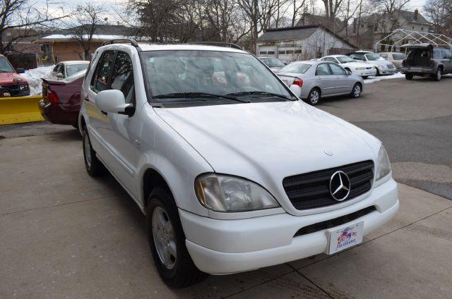 Mercedes-Benz M-Class 2000 photo 3