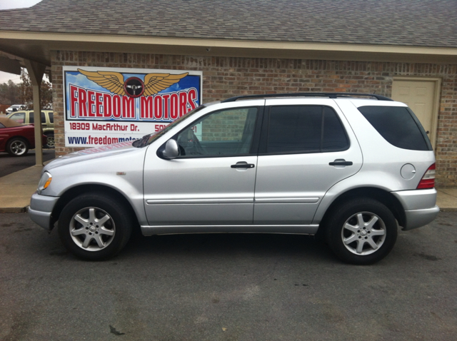 Mercedes-Benz M-Class 2000 photo 1