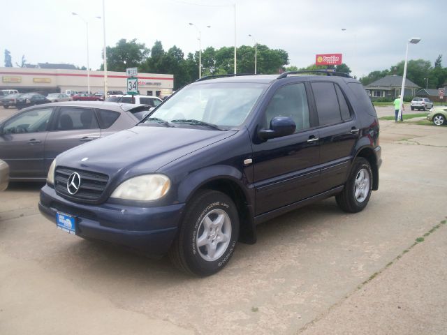 Mercedes-Benz M-Class 2000 photo 1
