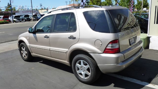 Mercedes-Benz M-Class 2001 photo 3