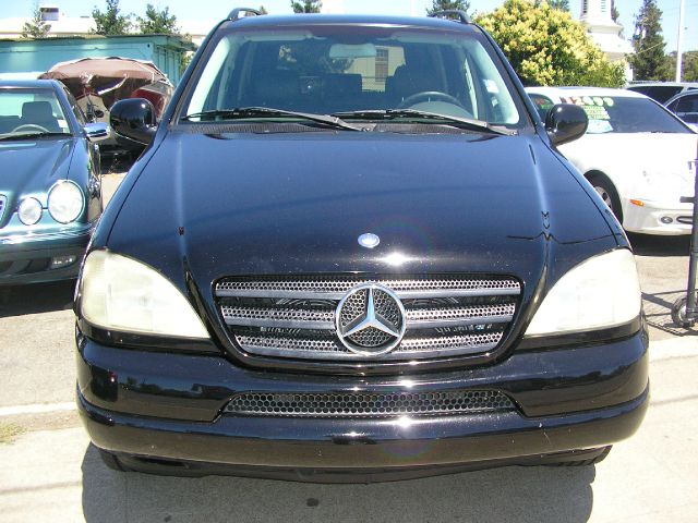 Mercedes-Benz M-Class 2001 photo 2
