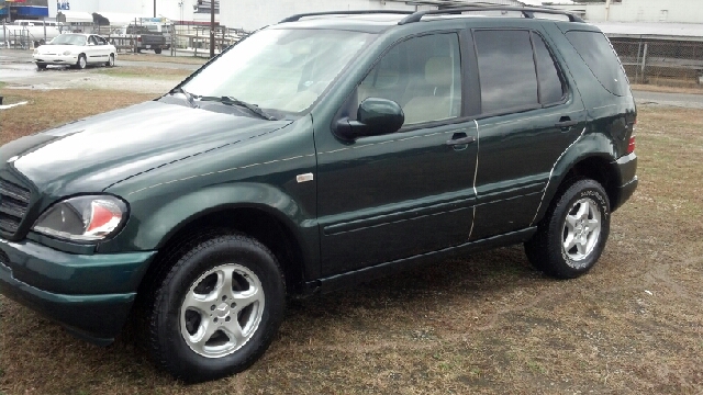 Mercedes-Benz M-Class 2001 photo 2