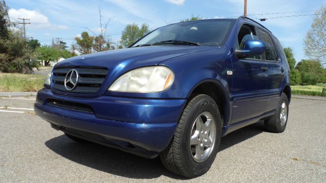 Mercedes-Benz M-Class AWD Wagon Automatic VERY NICE SUV