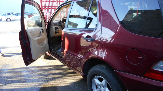 Mercedes-Benz M-Class 2001 photo 2