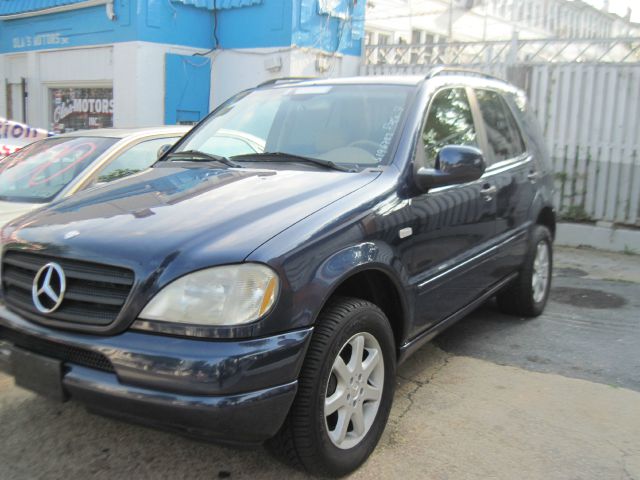 Mercedes-Benz M-Class 3500 SLT Dually SUV