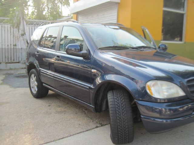 Mercedes-Benz M-Class 2001 photo 1