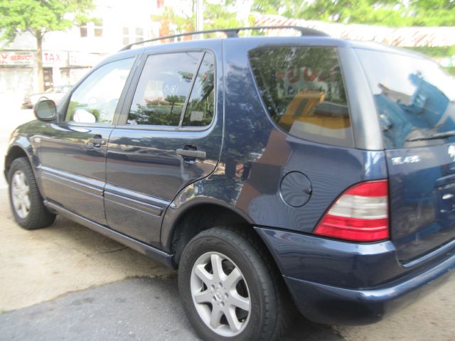 Mercedes-Benz M-Class 2001 photo 2